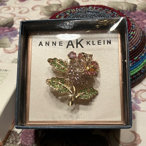 ANNE KLEIN NEW IN BOX BROOCH - Picture 4 of 9